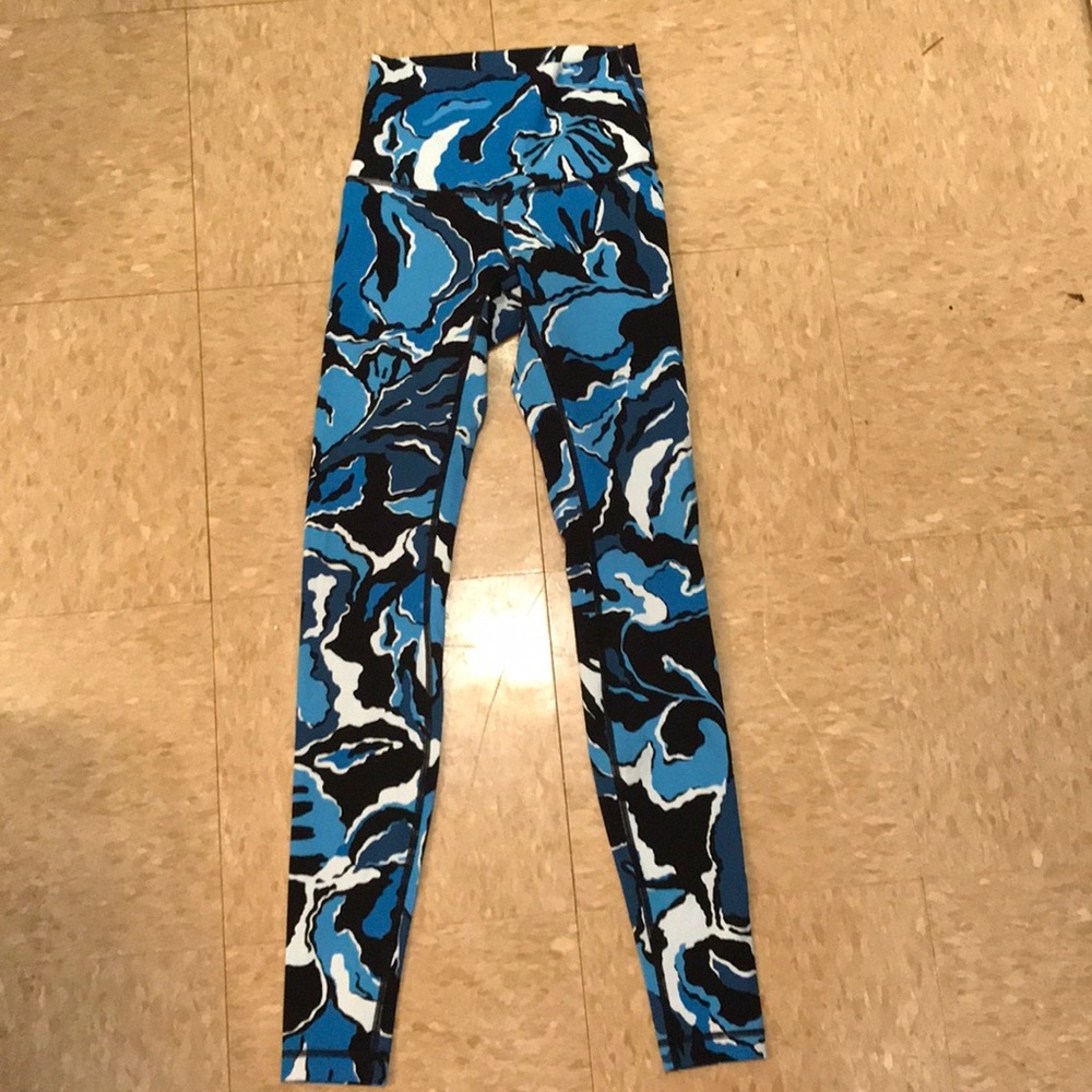 Size 4 patterned Wunder Under High Rise